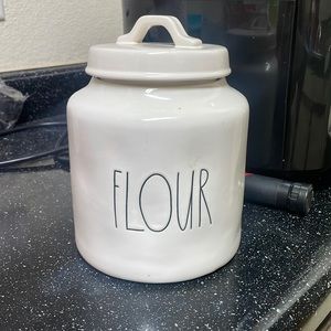 Flour jar